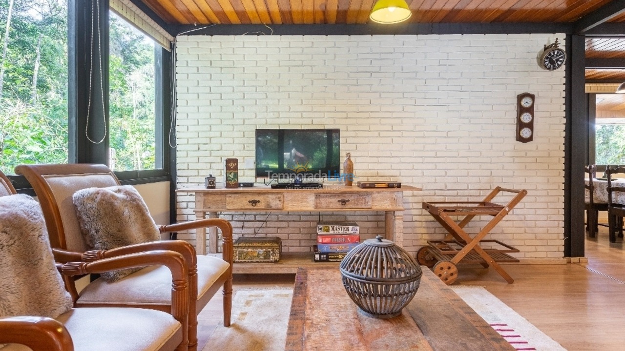 Casa para aluguel de temporada em Campos do Jordão (Alto da Boa Vista)