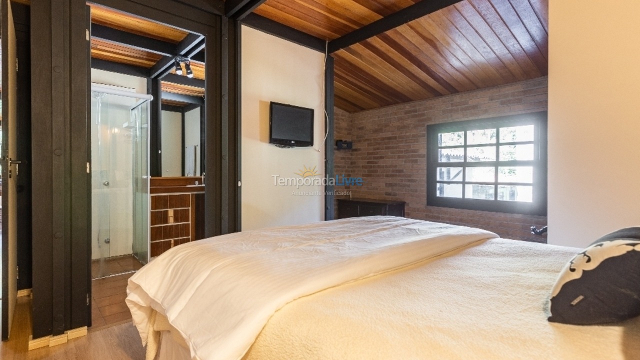 Casa para aluguel de temporada em Campos do Jordão (Alto da Boa Vista)