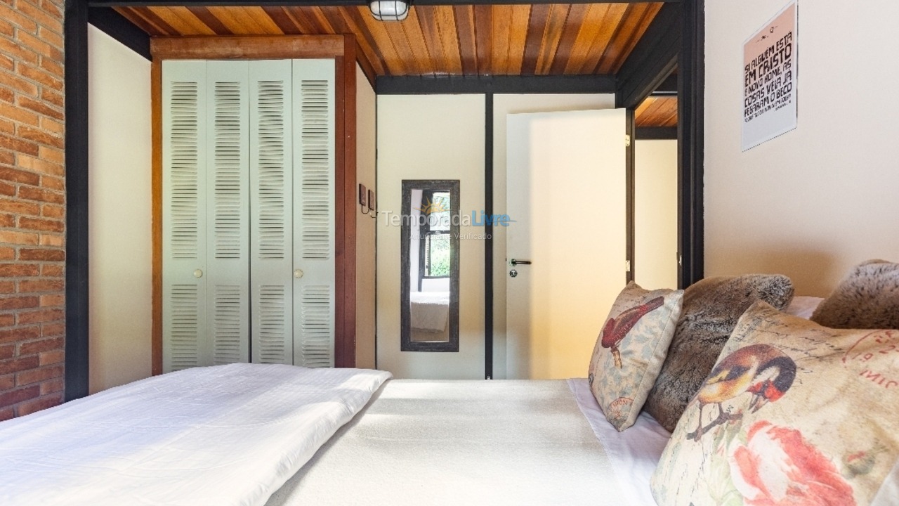 Casa para aluguel de temporada em Campos do Jordão (Alto da Boa Vista)