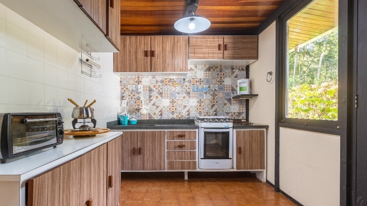 Casa para aluguel de temporada em Campos do Jordão (Alto da Boa Vista)