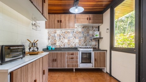 Cabana em terreno amplo, pet friendly