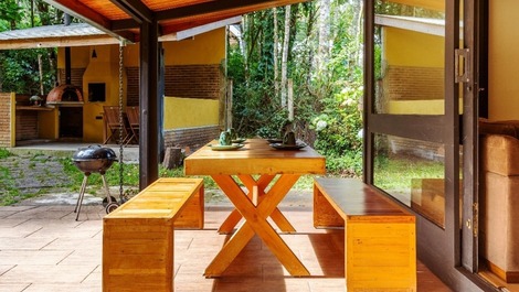 Cabana em terreno amplo, pet friendly