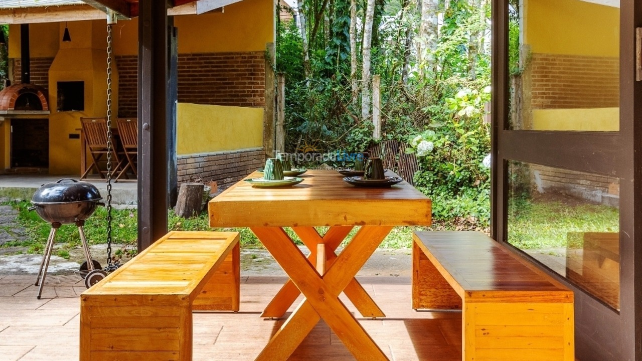 Casa para aluguel de temporada em Campos do Jordão (Alto da Boa Vista)