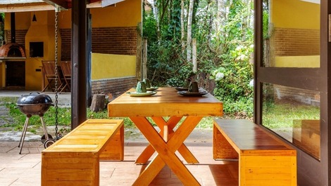 Cabana em terreno amplo, pet friendly