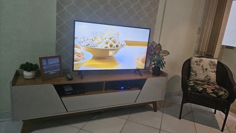 Guarujá Pitangueiras Apartment with Air Conditioning, Garage, Cable TV and Internet