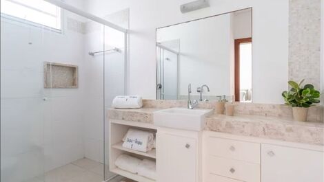 Casa frente ao mar na Praia de Guaecá