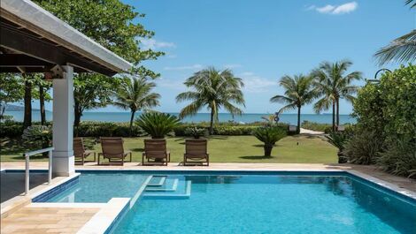 Casa frente ao mar na Praia de Guaecá