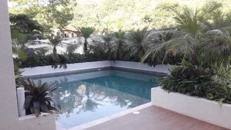 Lindo apto. 2 dor. churras. na varanda e linda vista para mar