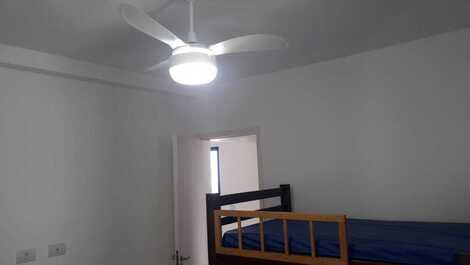 Lindo apto. 2 dor. churras. na varanda e linda vista para mar