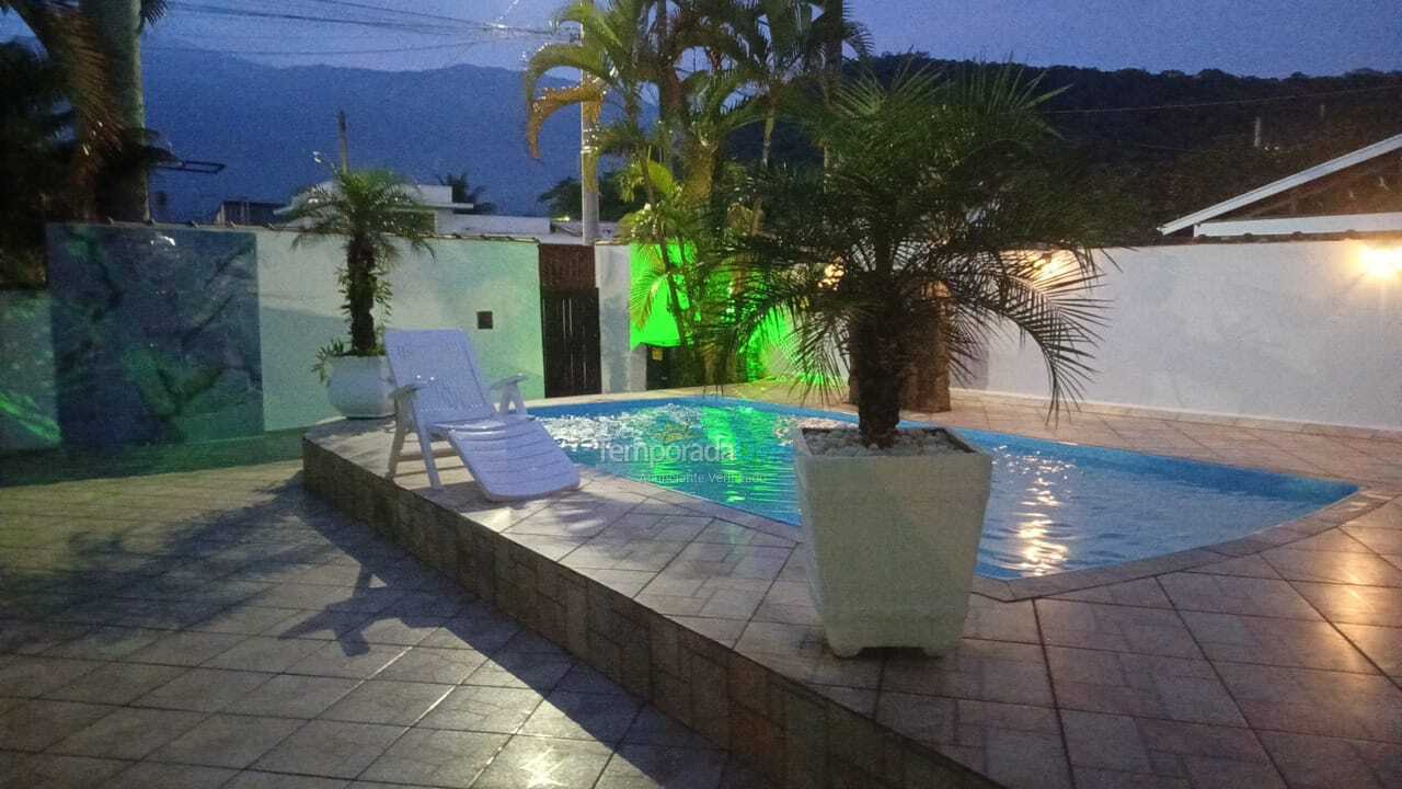 Casa para alquiler de vacaciones em Caraguatatuba (Massaguaçu)