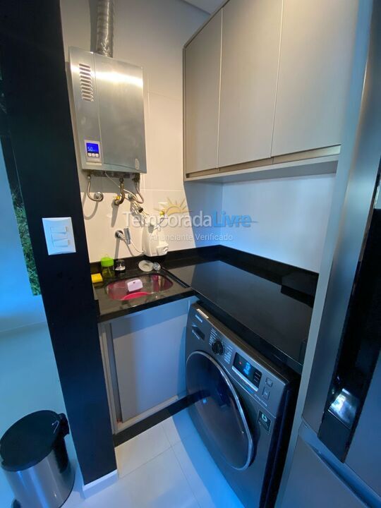 Apartamento para aluguel de temporada em Governador Celso Ramos (Praia de Palmas)