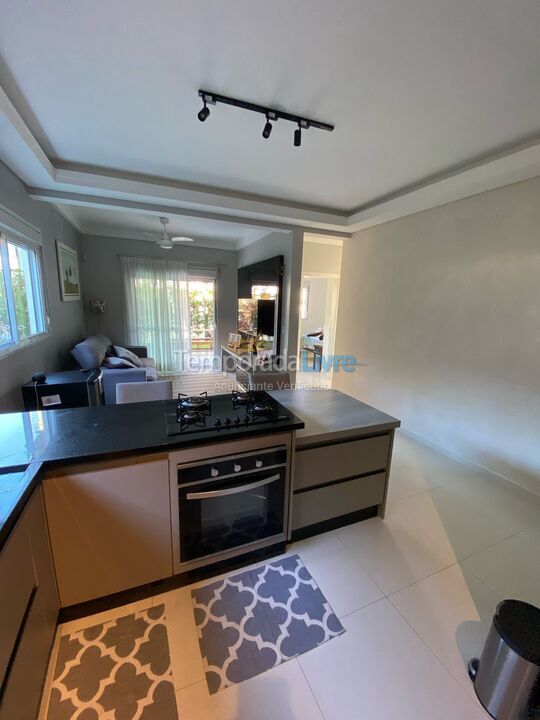 Apartamento para aluguel de temporada em Governador Celso Ramos (Praia de Palmas)