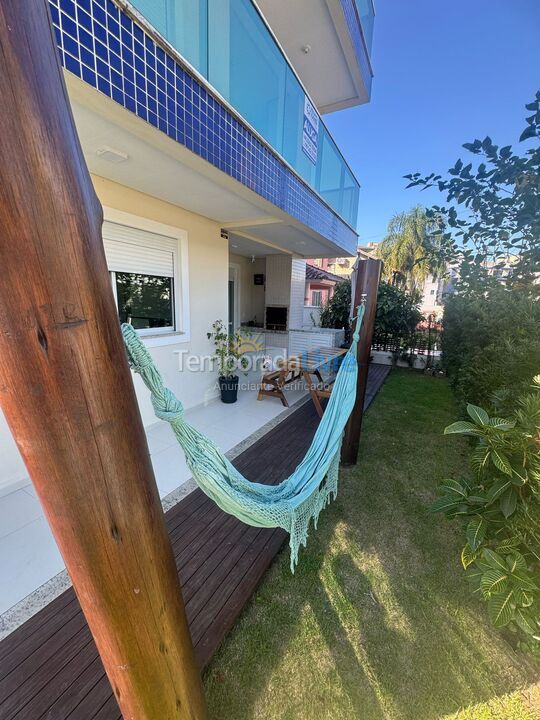 Apartamento para aluguel de temporada em Governador Celso Ramos (Praia de Palmas)