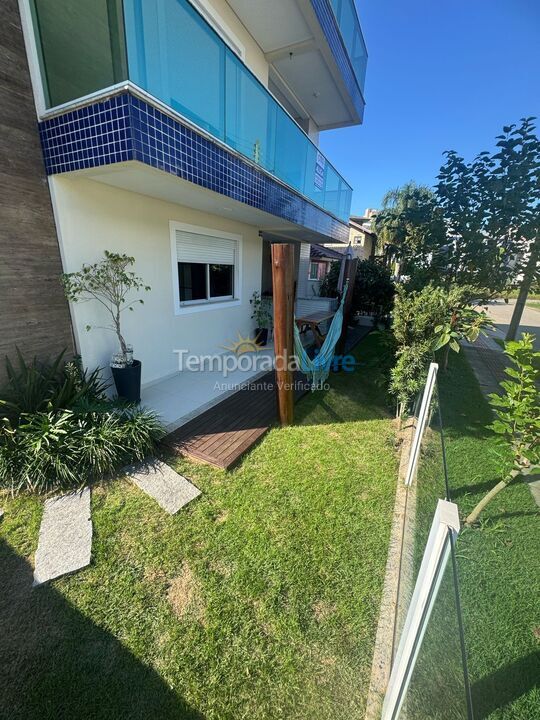 Apartamento para aluguel de temporada em Governador Celso Ramos (Praia de Palmas)