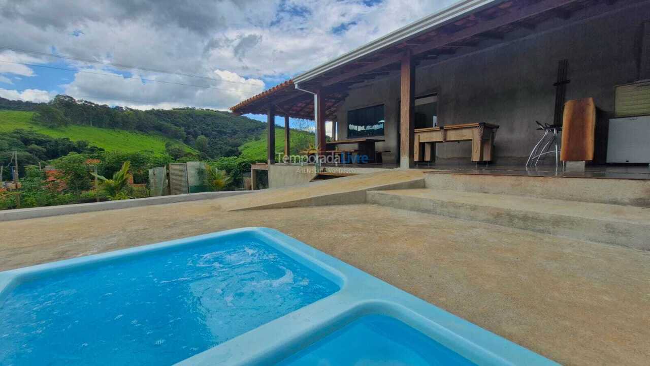 Casa para alquiler de vacaciones em Capitólio (água Limpa)