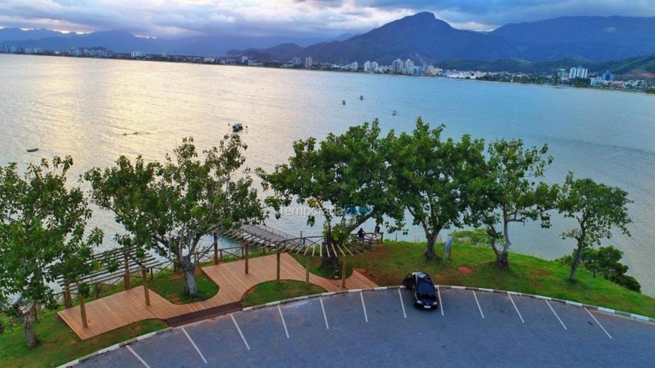 Apartamento para aluguel de temporada em Caraguatatuba (Martim de Sá)