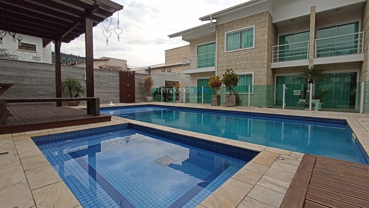 Apartamento para aluguel de temporada em Florianópolis (Cachoeira do Bom Jesus)