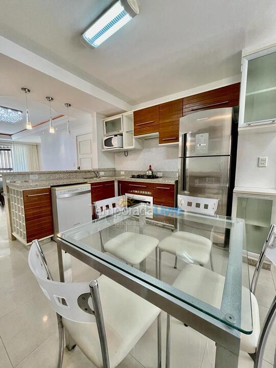 Apartamento para aluguel de temporada em Itapema (Meia Praia Quadra do Mar)
