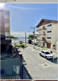 APTO 101 com 4 quartos, sendo 2 suítes a 20 METROS DO MAR.