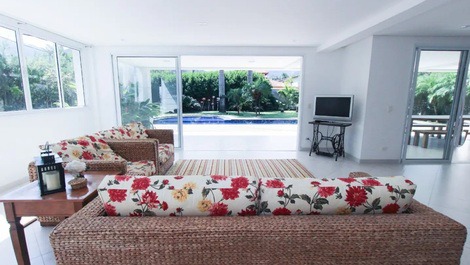 CASA ALTO PADRAO EM JUQUEHY