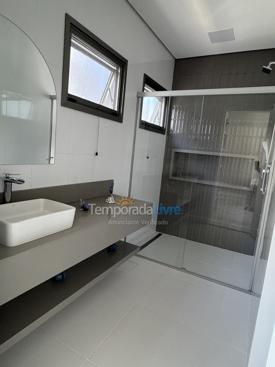 Casa para aluguel de temporada em Bertioga (Praia de Guaratuba)