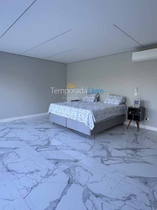 Casa para aluguel de temporada em Bertioga (Praia de Guaratuba)