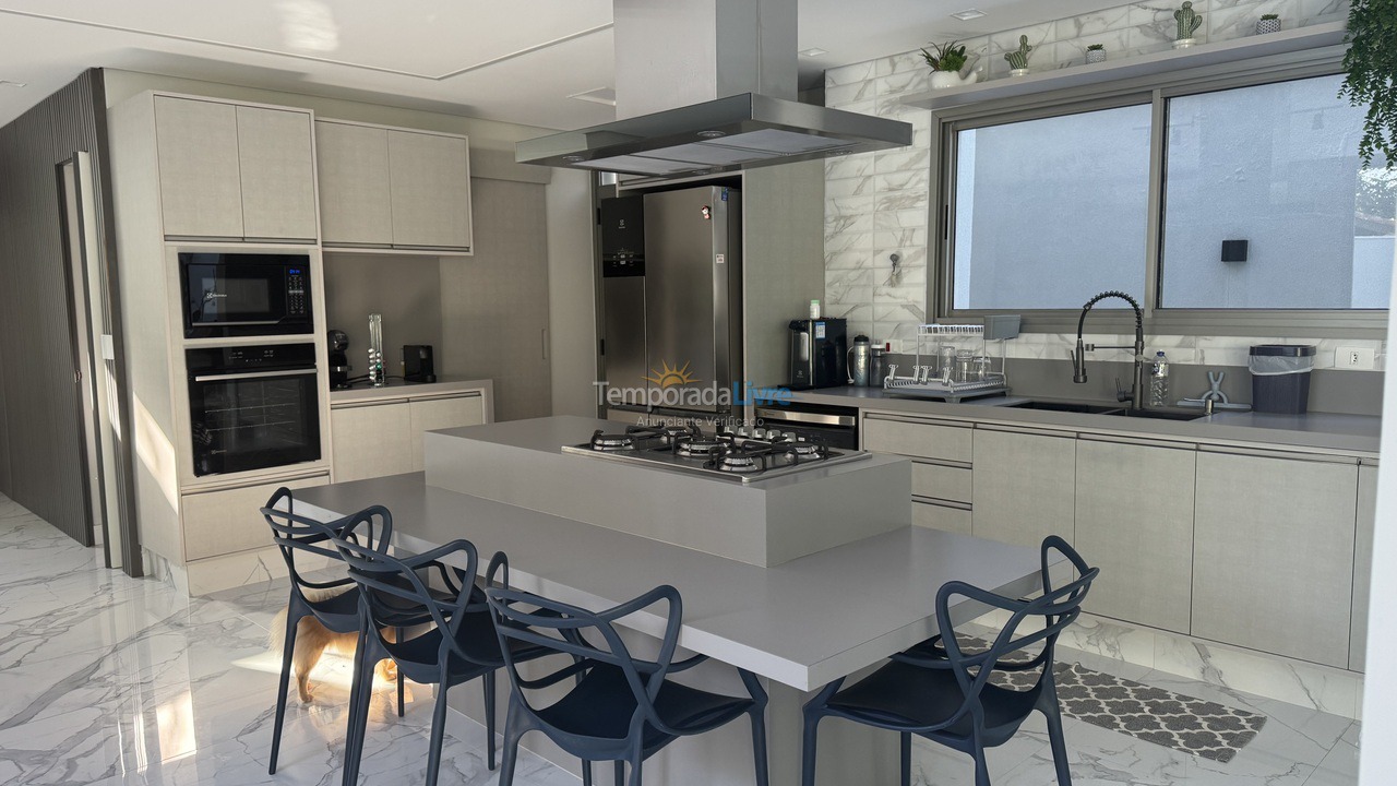 Casa para aluguel de temporada em Bertioga (Praia de Guaratuba)