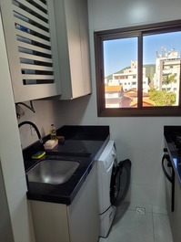 Apartamento 2 suítes Novo, equipado, piscina aquecida, 1 quadra mar