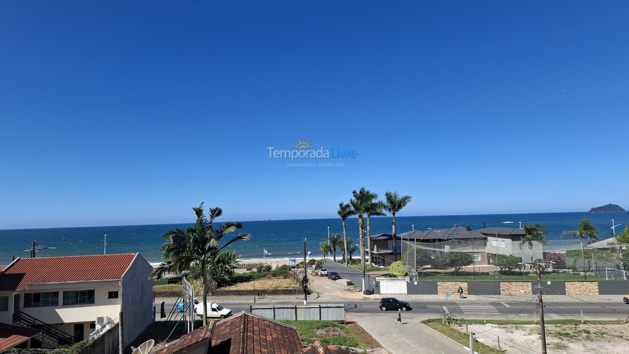 Apartamento para aluguel de temporada em Balneário Piçarras (Itacolomi)