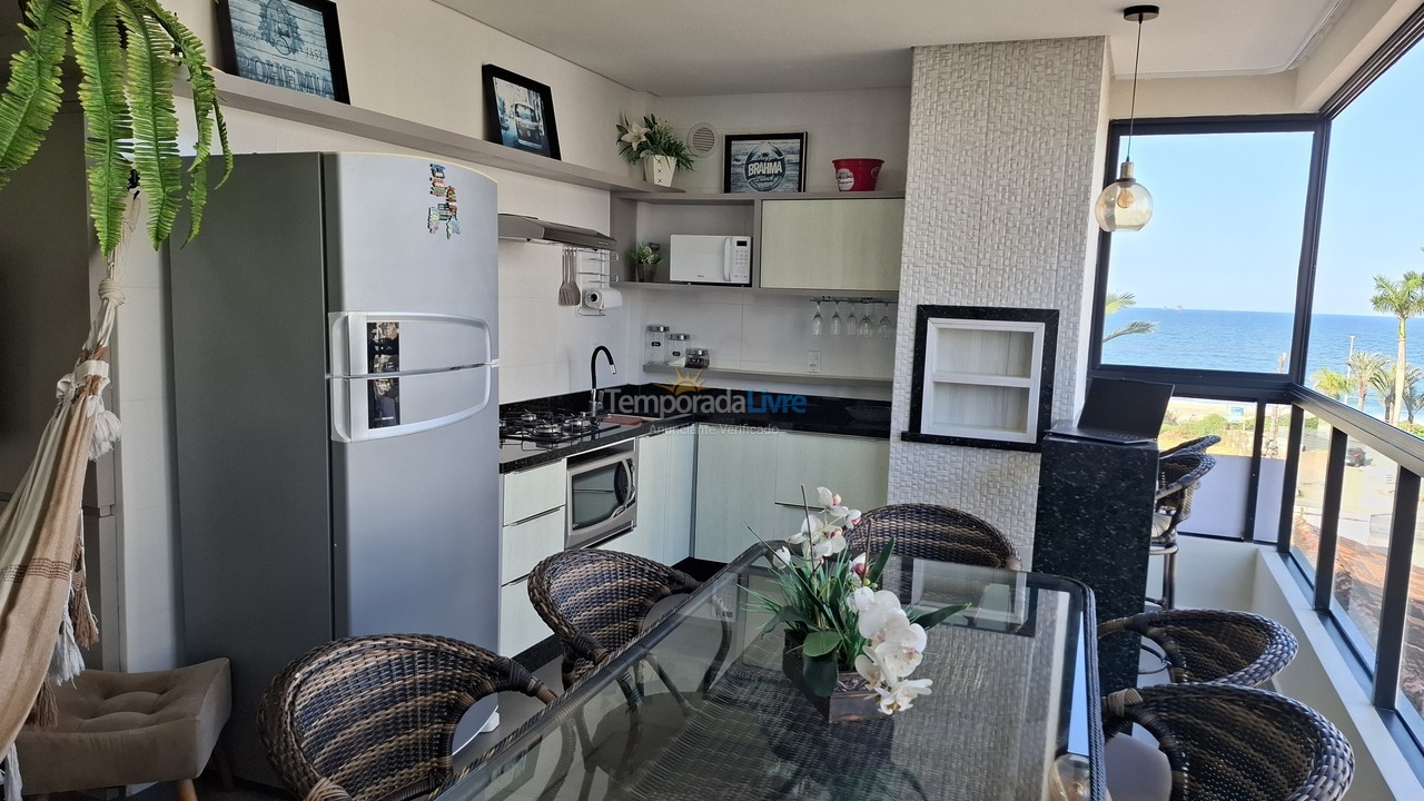 Apartamento para aluguel de temporada em Balneário Piçarras (Itacolomi)