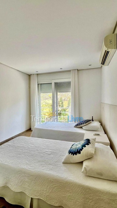 Casa para alquiler de vacaciones em São Sebastião (Praia da Baleia)