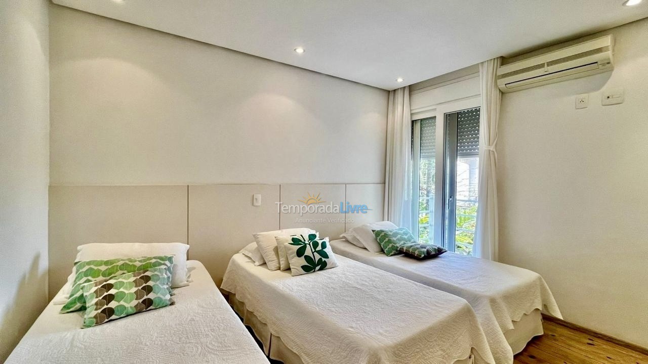 Casa para alquiler de vacaciones em São Sebastião (Praia da Baleia)