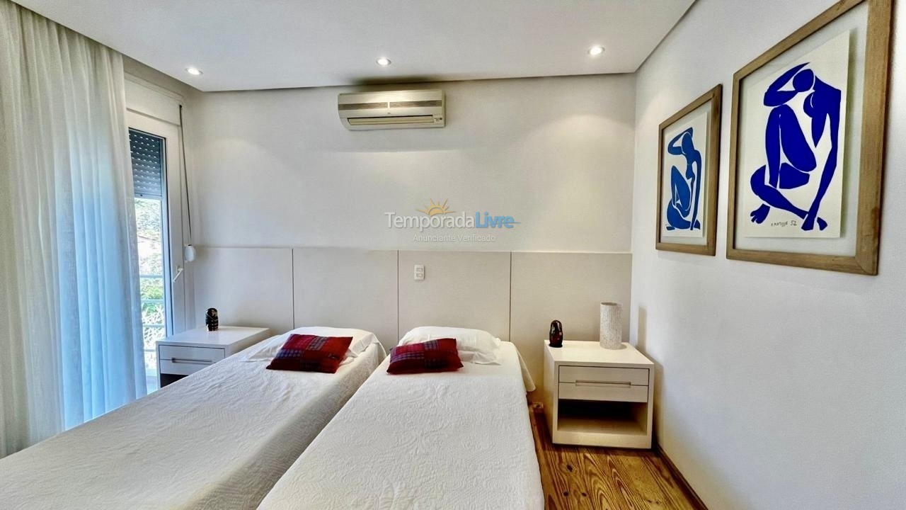 Casa para alquiler de vacaciones em São Sebastião (Praia da Baleia)