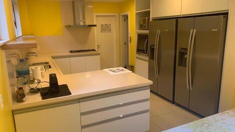 CASA MODERNA EN JOÁ! ASCENSOR 5 QTS FRENTE AL MAR