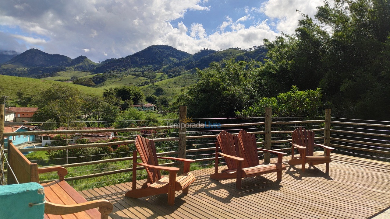 Casa para aluguel de temporada em São Bento do Sapucaí (Bairro do Pinheiro)