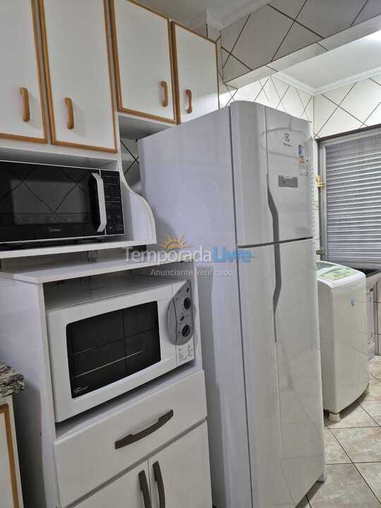 Apartamento para aluguel de temporada em Itapema (Meia Praia)