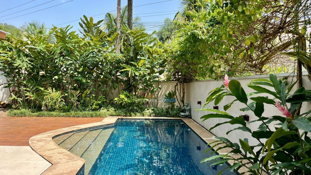 Casa para aluguel de temporada em São Sebastião (Praia da Baleia)