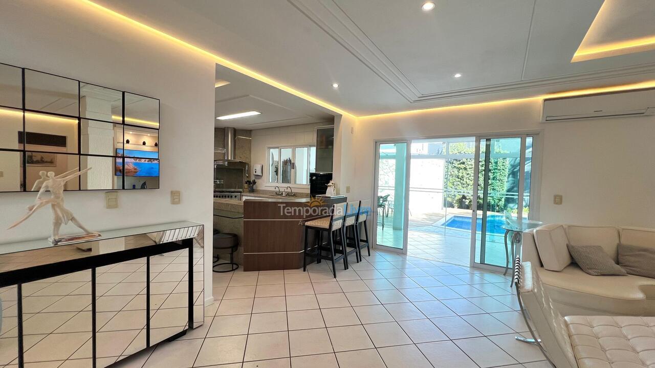 Casa para aluguel de temporada em Florianopolis (Jurerê Internacional)