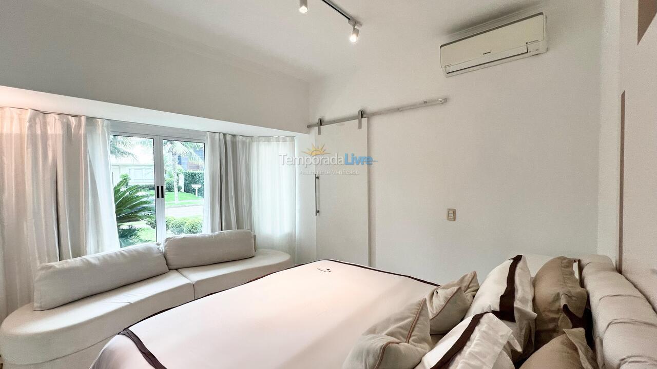 Casa para aluguel de temporada em Florianopolis (Jurerê Internacional)