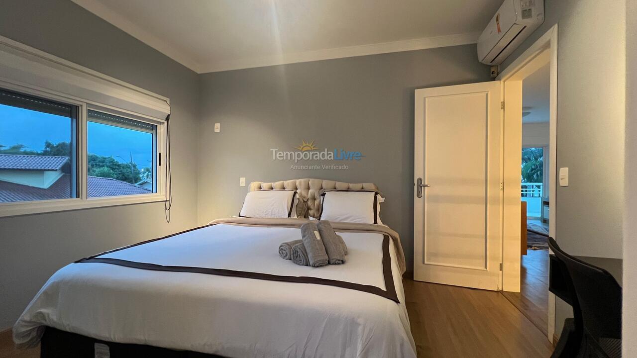 Casa para aluguel de temporada em Florianopolis (Jurerê Internacional)