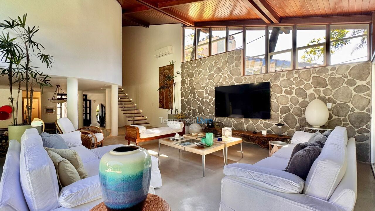 Casa para alquiler de vacaciones em São Sebastião (Praia da Baleia)