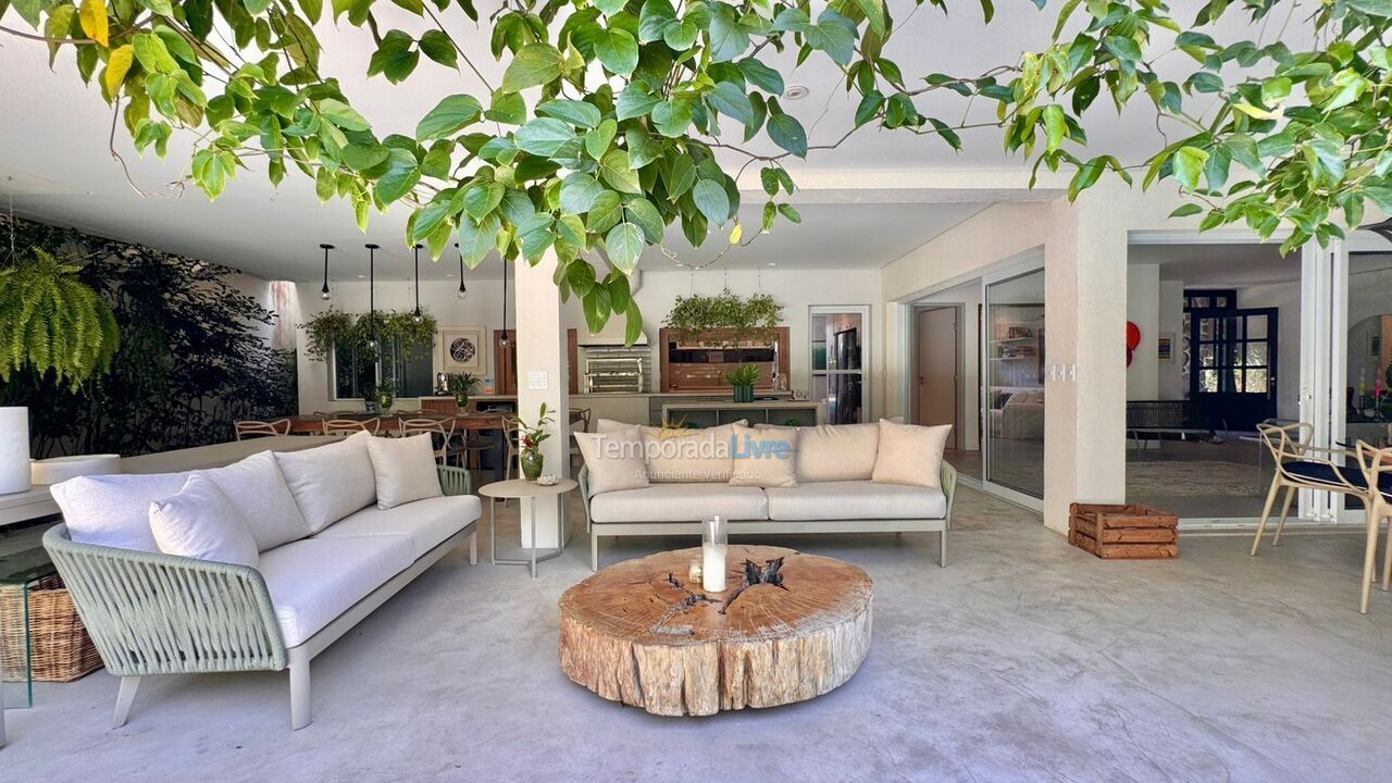 Casa para alquiler de vacaciones em São Sebastião (Praia da Baleia)