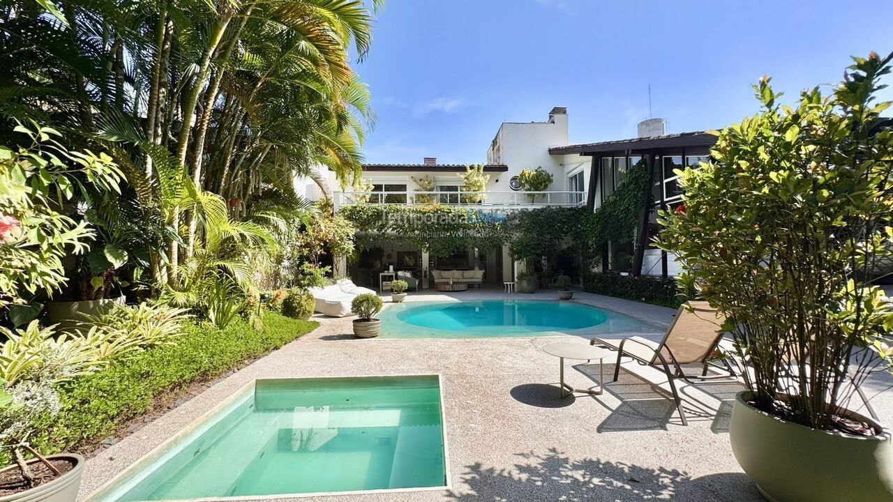 Casa para alquiler de vacaciones em São Sebastião (Praia da Baleia)