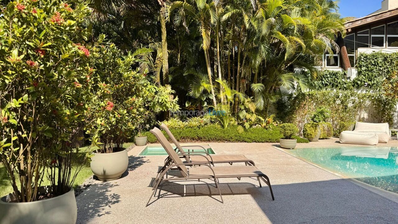 Casa para alquiler de vacaciones em São Sebastião (Praia da Baleia)