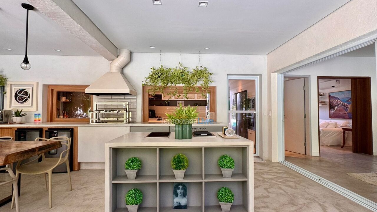 Casa para alquiler de vacaciones em São Sebastião (Praia da Baleia)