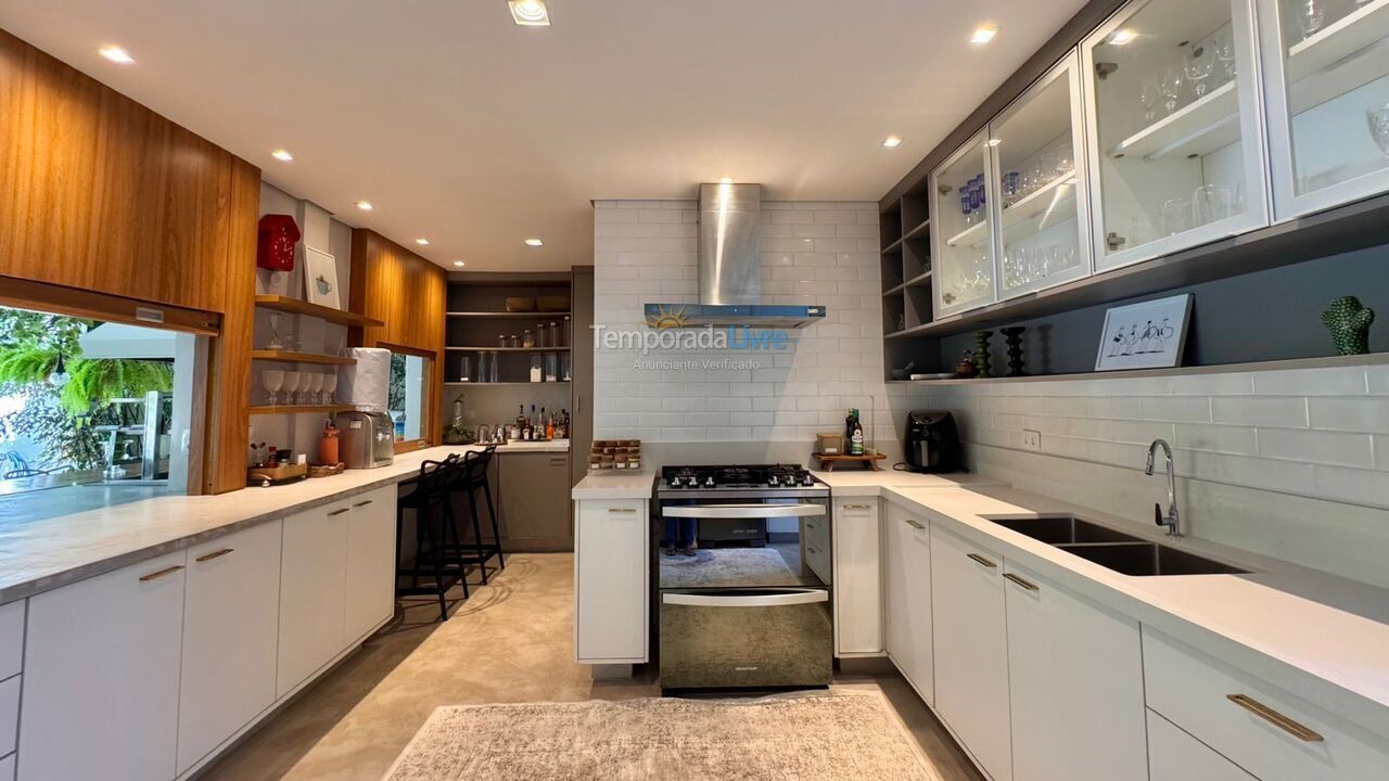 Casa para alquiler de vacaciones em São Sebastião (Praia da Baleia)