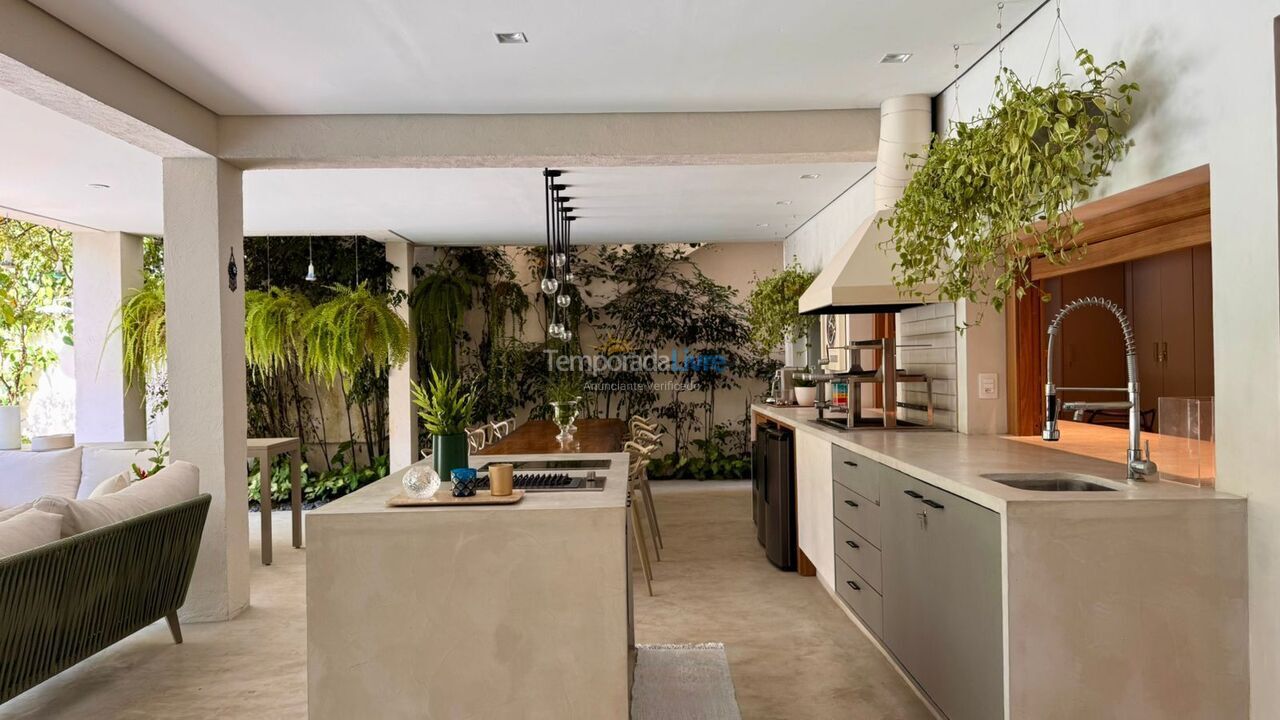 Casa para alquiler de vacaciones em São Sebastião (Praia da Baleia)