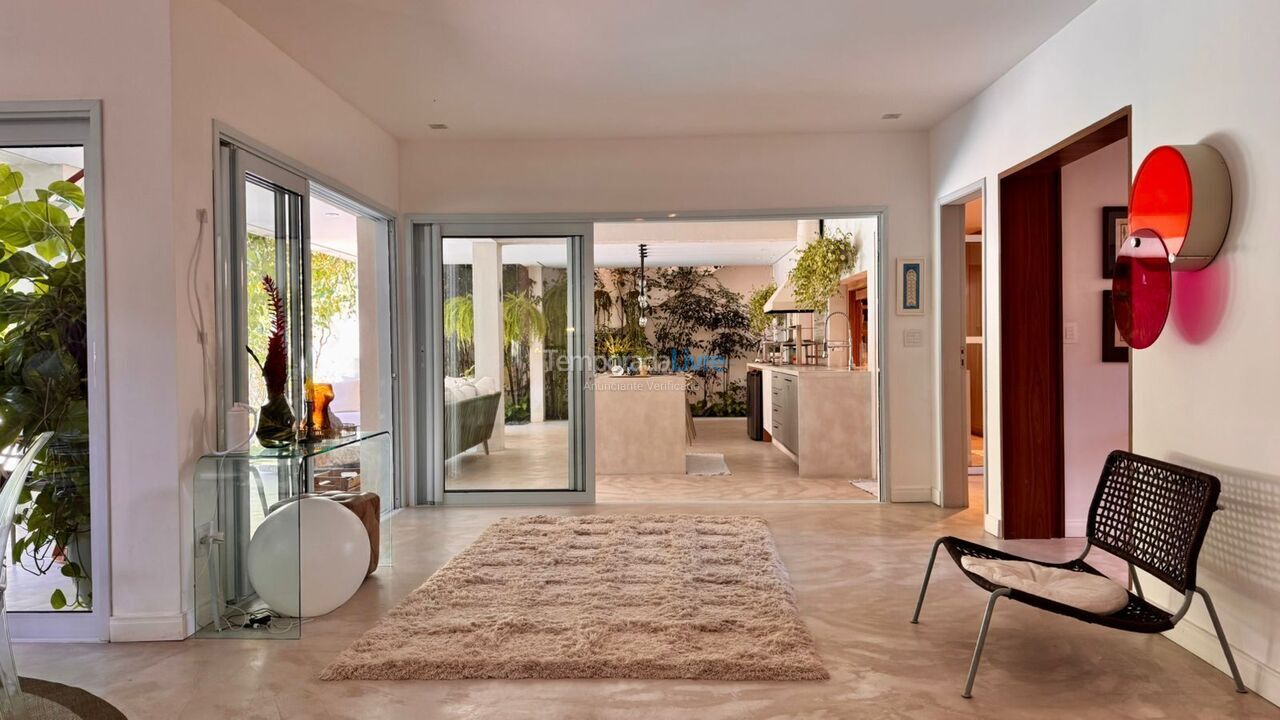 Casa para alquiler de vacaciones em São Sebastião (Praia da Baleia)