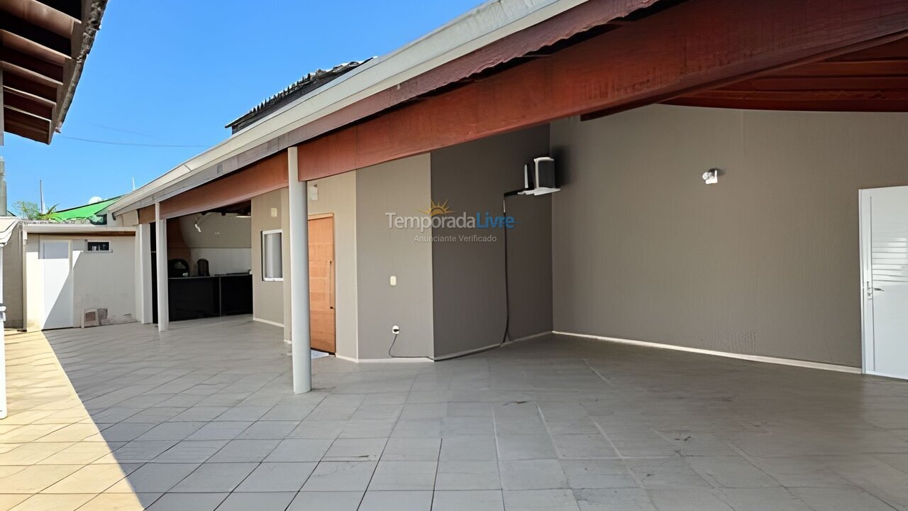 Casa para alquiler de vacaciones em Bertioga (Indaiá)