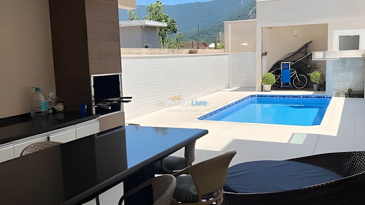 House for vacation rental in Bertioga (Condominio Morada da Praia)